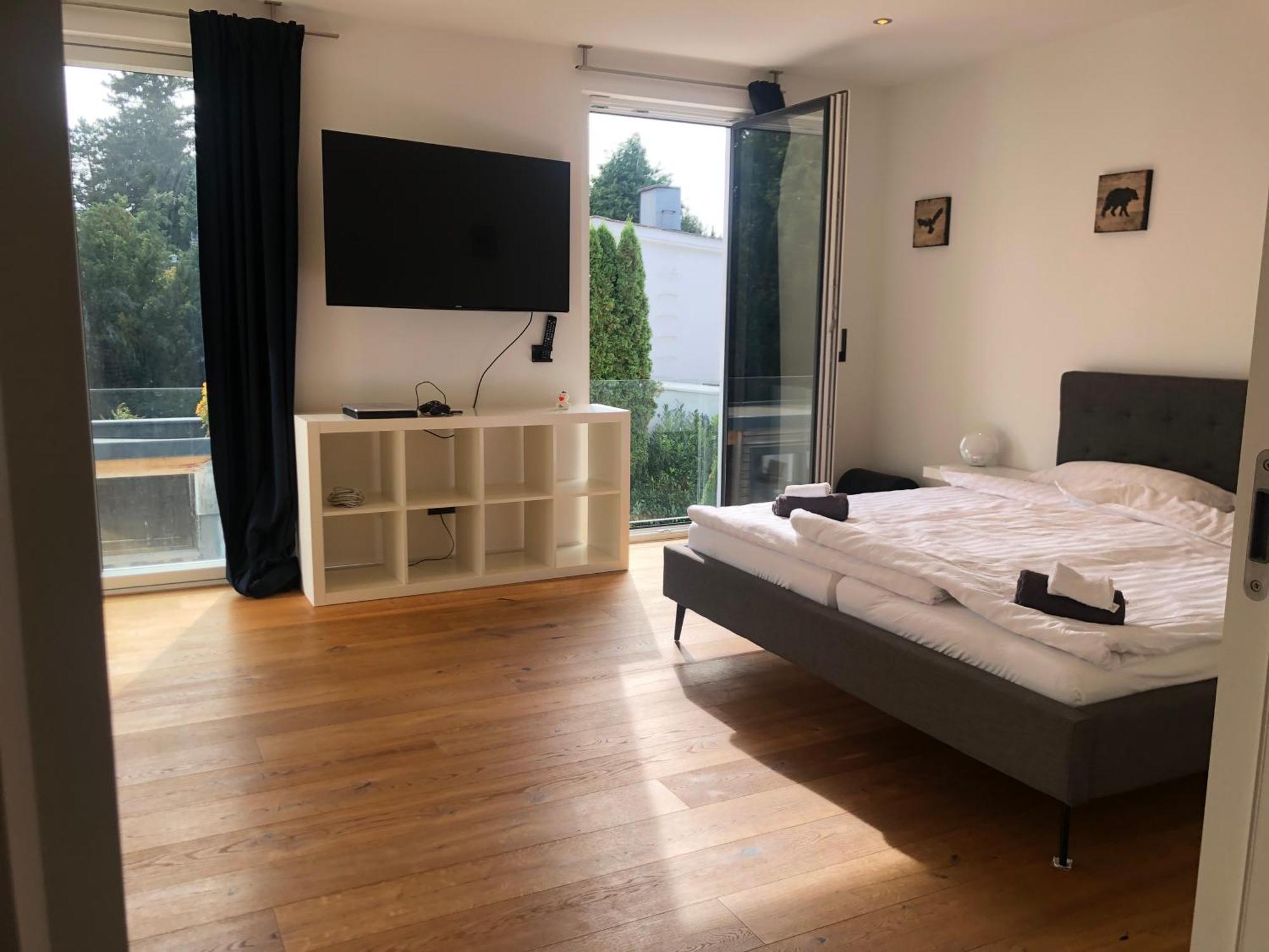 Outstanding 9 Bedroom With Pool In München