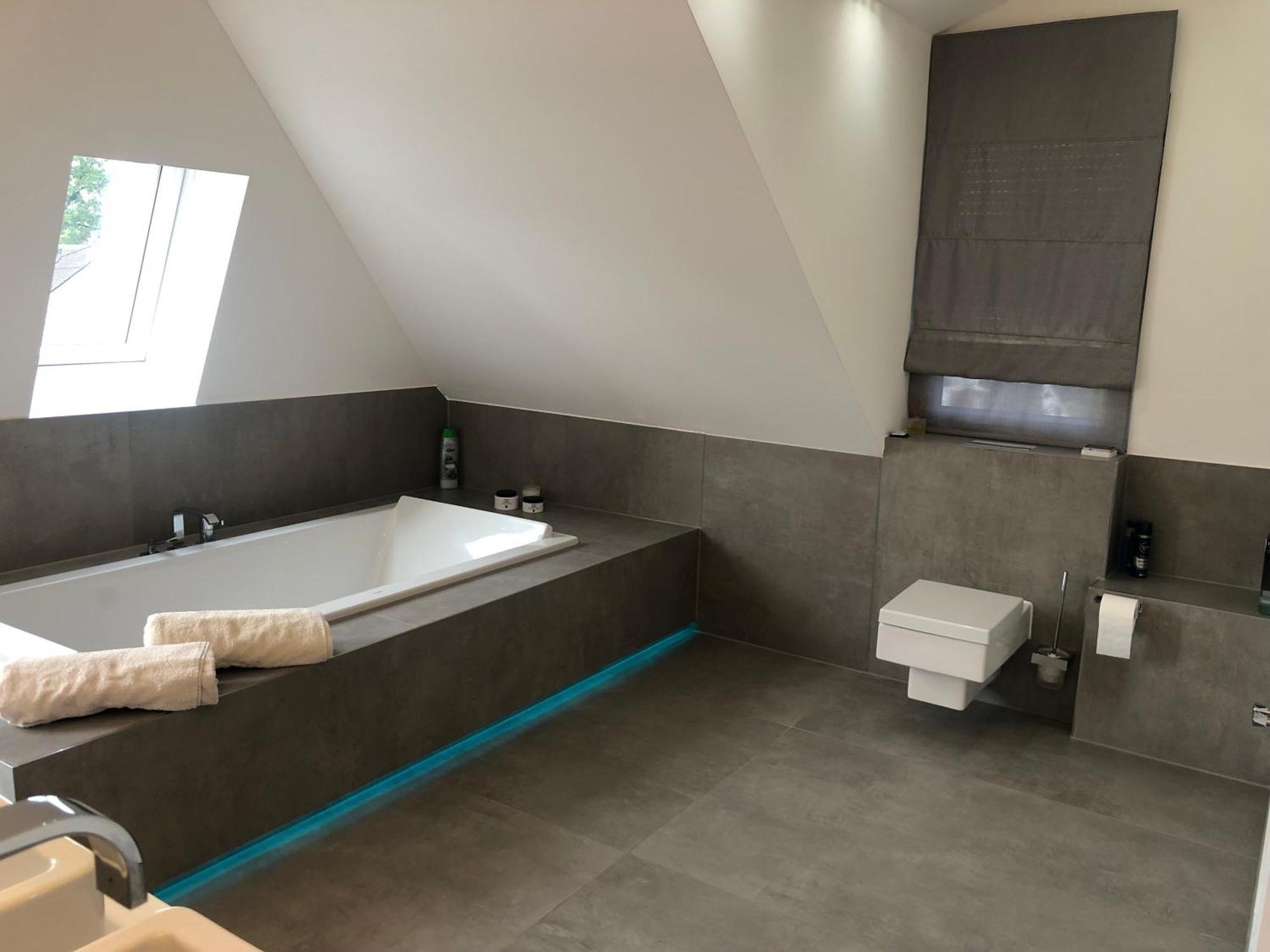Outstanding 9 Bedroom With Pool In Villa